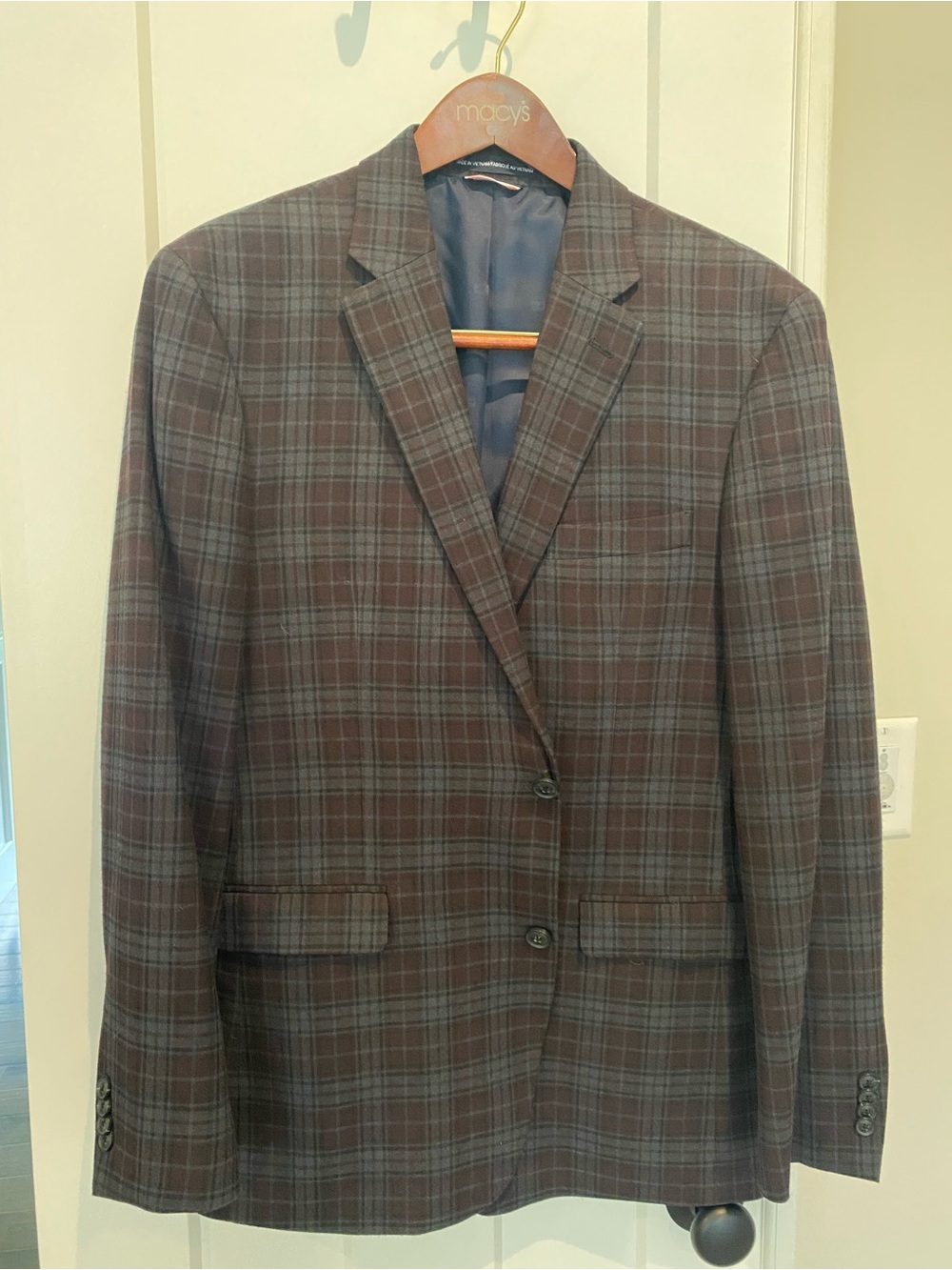 Tommy Hilfiger Men's Brown Plaid Sport Coat with Blue Windowpane